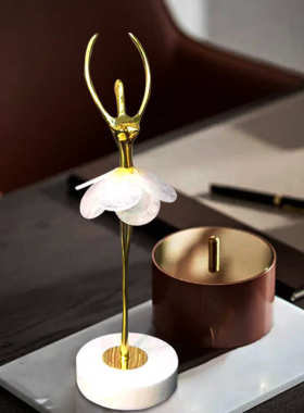 芭蕾舞者摆件轻奢水晶鲤鱼样板间电视柜北欧纯铜大象网红软装饰品