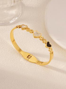 日韩in钛钢镀18K金手镯爱心三色镶钻手镯弹簧开口手环 女