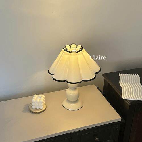 百褶台灯卧室照明少女北欧床头灯创意床头灯插电式法式风复古台灯 - 图2