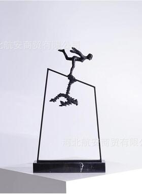 现代简约创意金属多样式人物摆件工艺品样板房售楼处桌面软装摆设