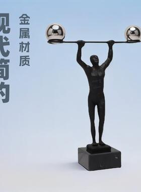 现代简约金属举重人艺术摆件样板间客厅壁龛玄关家居桌面软装饰品