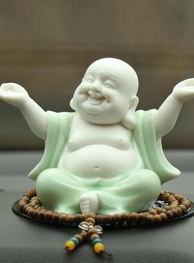 笑佛弥勒佛招财车内简约汽车摆件精致大气创意车载中控台陶瓷佛像
