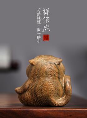 采购产品天然绿色檀香雕刻禅僧虎，创意文具，手机，工作站装饰，