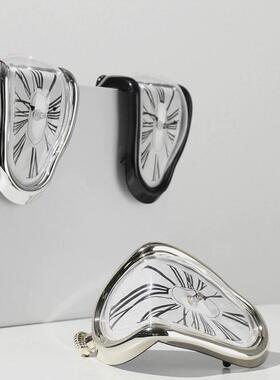 创意桌角扭曲时钟摆件茶几餐柜书房书架桌面装饰品罗马数字座钟