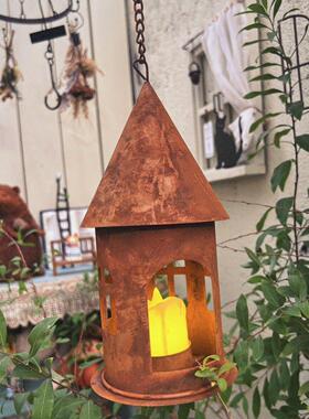 锈色城堡烛台镂空铁艺房子灯挂饰花园杂货拍摄道具风灯