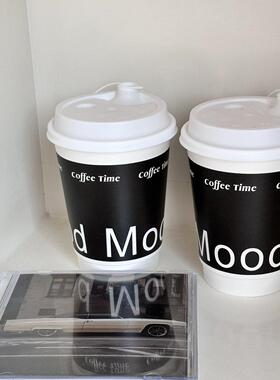 咖啡杯纸杯道具杯手持杯英语星球街头摄影