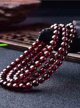 天然水晶石多榴石链女生层绕三GKE圈红色宝石手串手流酒行小饰品