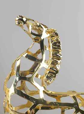 现装代约抽象金属镂空骏马动简雕塑1489摆件物客厅玄关书房软家居