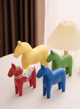 圣斐罗北欧风极简风木马摇马雕刻家居装饰摆件木质工艺品彩绘