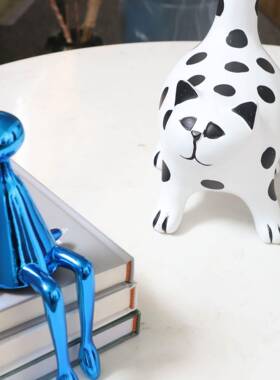 现代简树约波点0595猫样脂摆件板房客厅电视柜玄关居家桌面装饰品