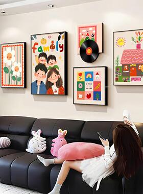一家三四口客厅装饰画多巴胺沙发背景墙挂画新款卡通创意组合壁画