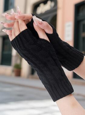 Unbranded 4-Pack Fingerless Gloves with Thumb Hole