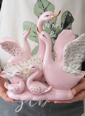 现代简约陶瓷天鹅创意客厅一家五口酒柜装饰家居饰品结婚送礼摆件