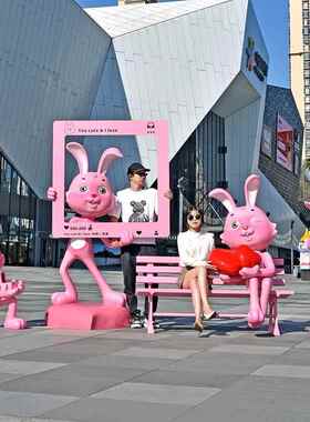 卡通兔子雕塑动物座椅户外婚庆景观兔年打卡商场美陈装饰落地摆件