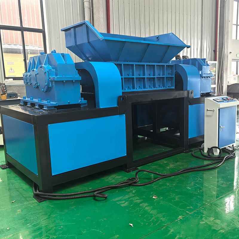 Large double-shaft shredder bicycle gas tank tire plastic powerful crusher straw crusher chassis