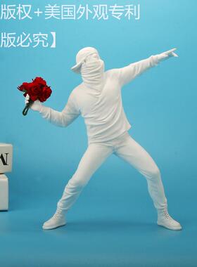 琢之华班克西扔花男孩摆件创意轻奢客厅艺术人物雕塑家居装饰品