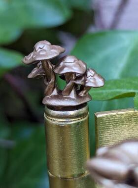 跨境新品创意树脂工艺品门页夹铰链亚马逊爆款铰链ins风动物摆件