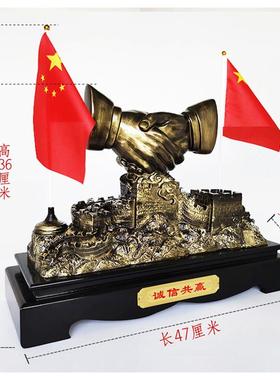 老板办公室领导办公桌握手合作共赢摆件国旗装饰男士公司开业礼物