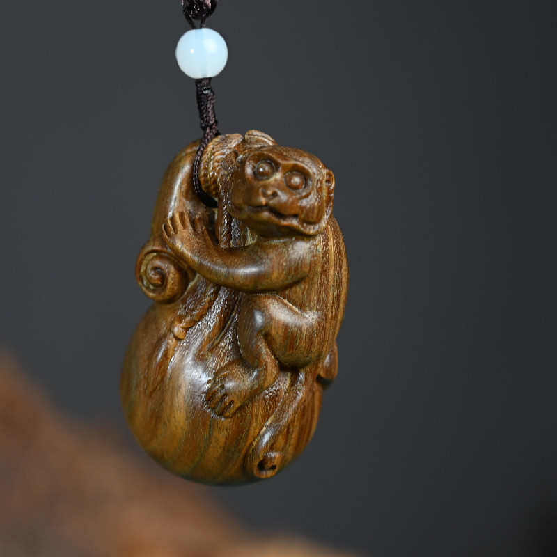件抱猴子文玩代代檀木绿物件手把实木封布袋工艺品动物小候木雕,淘宝优惠券,粉丝福利购,淘宝优惠卷
