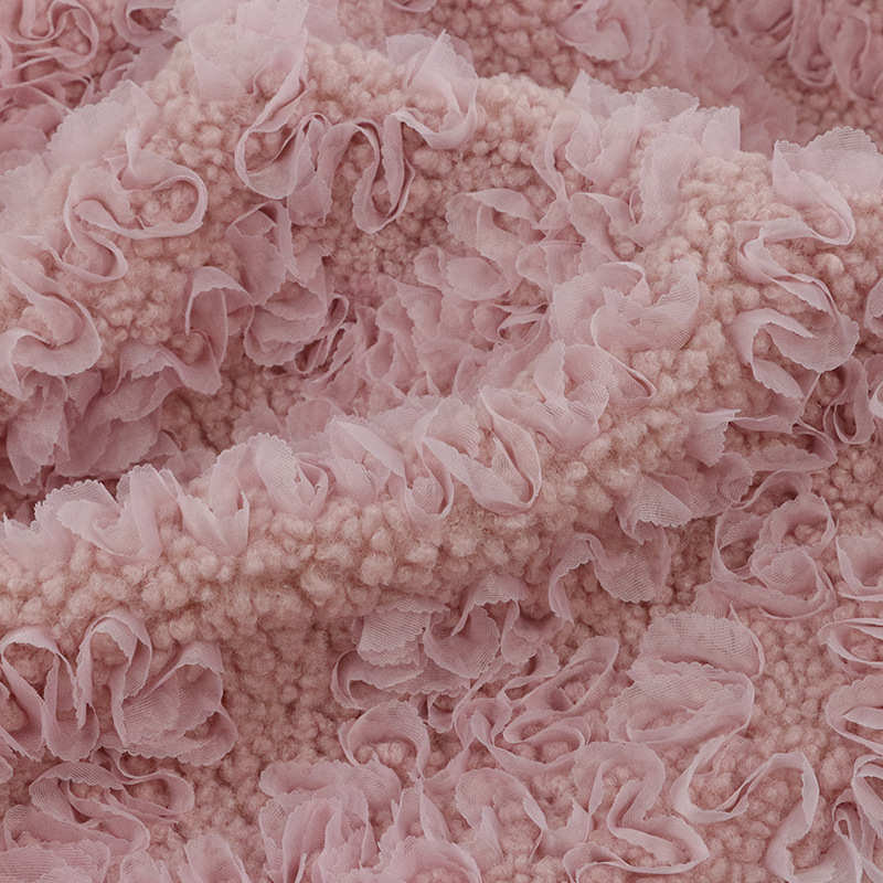 新品盘带布料秋冬羊绒 立体服装现货绣阿尔泰 绣花童装绒布面料 - 图2