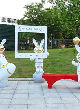白色太空网红太空宇航员拍兔照具场月光兔玻璃钢雕道塑商落地卡通
