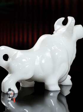 天然阿富汗白玉斗牛摆件生肖牛办公室玄关家居商铺玉石工艺品摆设