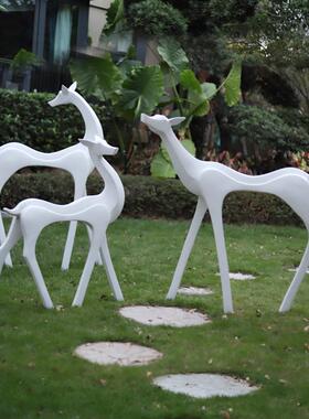 白色抽象鹿户外玻璃钢雕塑摆件小区公园商场庭院售楼部落地装饰品