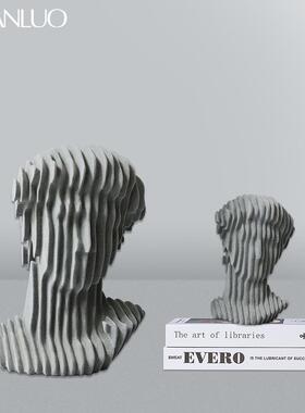 北欧客厅抽象蓝灰切形人头树脂摆件样板间办公室柜内创意软装饰品