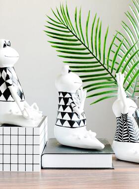 ins北欧风瑜伽青蛙家居装饰简约现代办公室电视柜小摆件拍摄道具