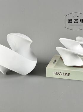 现代简约白色形异旋转曲陀螺扭设1摆件摆样板房售楼处书房软装饰