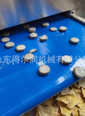 膨化食品薯片苦荞片巧克力涂层机 虾条涂层冷却生产线 现场试机