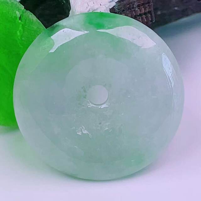 Burmese natural authentic jade genuine ice green full color high-end boutique flash-shot safe buckle jade pendant