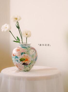 艺达利家居｜原创真手绘《彩象生趣》釉下彩花瓶玄关装饰艺术摆件