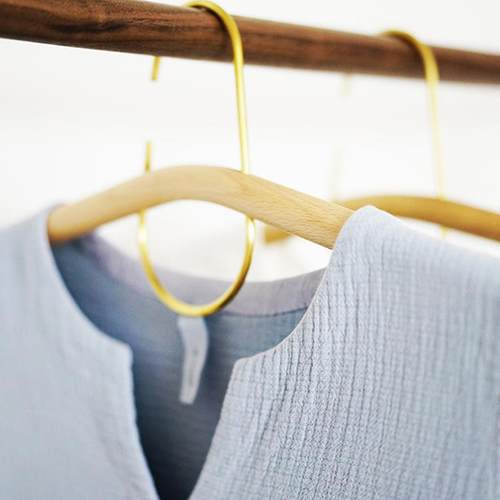 高档搭「挑时官网店」原创勾衣实木架衣/胡桃木/黄铜 衣/定制礼品 - 图1