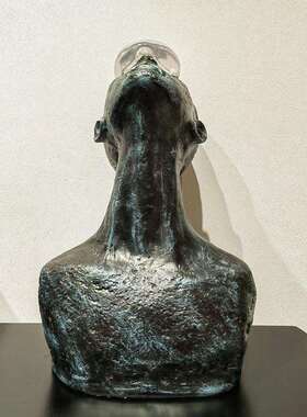 现代轻奢蓝色觉醒者人物摆件电视柜玄关橱窗树脂人物雕塑客厅摆件