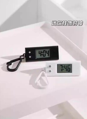 迷你小时钟新款三角简约儿童考试学习数字电床头便携背包挂件子表