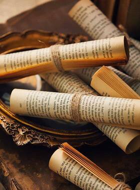 老旧泛黄书卷文艺做旧书卷摆件样板间陈列覆古摄影道具家居装饰品