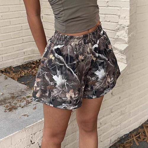 Y2K Camo Leaf Print Shorts Street Slimming Line Leg Pants - 图1
