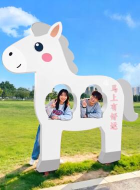 2026新年马造型玻璃钢雕塑美陈装饰商场公园网红拍照打卡落地摆件