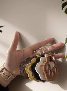 Leather keychain for storing pet hair, featuring a paw charm