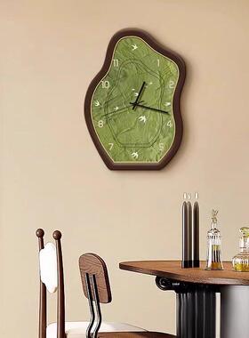 绿色风景摆座钟表客厅实用中古高级感创意静音摆放桌面时钟摆台式