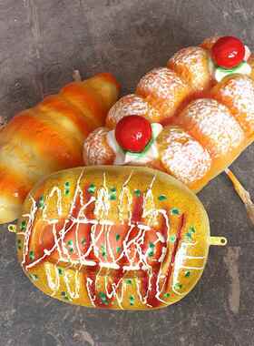 发光仿真面包椅子烘焙店面包店门口装饰摆件立体玻璃钢牛角包模型