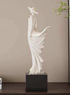 轻奢小众艺术客厅玄关装饰品摆件办公室展示柜细长人物雕塑高级感