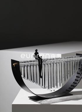 现代简约创意艺术感人物造型摆件家居客厅样板房间玄关柜软装饰品