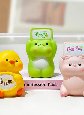 爆款创意礼物元气举牌小动物小摆件客厅办公可爱装饰品厂家直销