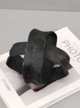 新中式创意铸铁黑色缠绕球摆件样板房售楼部卧室书房桌面软装饰品