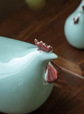 现代可爱生肖鸡陶瓷摆饰招财办公室客厅桌面创意新中式同事装饰品