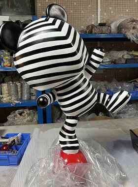 设计师推荐样板房售楼部商场公区卡通落地雕塑杂技条纹熊摆件饰品