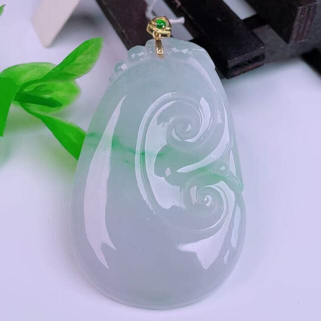 Burmese natural authentic jadeite 18k gold buckle ice floating green flower high-end boutique jewelry flash shot Ruyi Jade Pendant