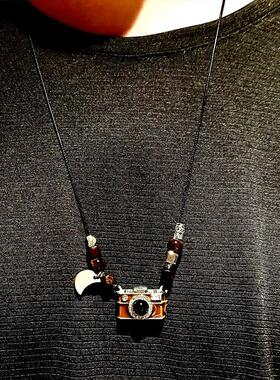 迷你咖色相机吊坠毛衣链女复古高级感锁骨链长款2025新款配饰项链